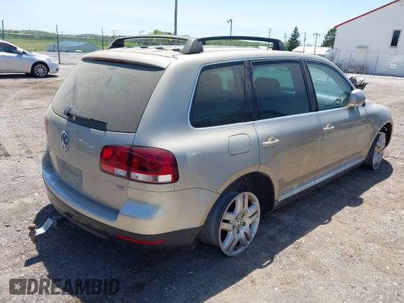 2004 Volkswagen Touareg with VIN WVGCM67L44D033856, listed as a IAAI auction lot 42142143 with 105,682 mi miles and . Bid and sale history available at DreamBid. Image 4.