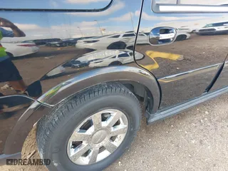 2005 Lincoln Navigator Luxury with VIN 5LMFU27515LJ18083, listed as a IAAI auction lot 41035901 with 172,467 mi miles. Bid and sale history available at carsss.com. Image 17.