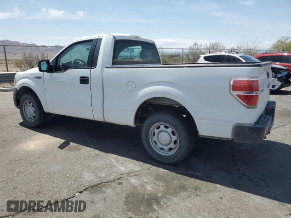2013 Ford F-150 XL с VIN 1FTMF1CM0DKE77851, выставлен на аукционе Copart как лот 55247705 с пробегом 190 765 миль миль и Списание • Salvage title. История ставок и продаж доступна на DreamBid. Изображение 2.