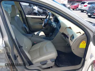 2003 Volvo S60 2.4L with VIN YV1RS61T332276236, listed as a IAAI auction lot 41850321 with 92,685 mi miles. Bid and sale history available at carsss.com. Image 5.