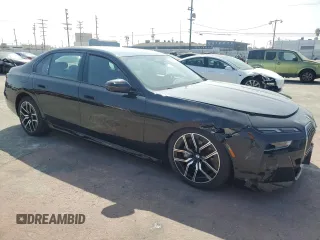 2024 BMW 7 Series 740i z VIN WBA23EH0XRCP69373, wystawiony jako Copart lot #76020204 z przebiegiem 9 981 mil mil oraz Czysty tytuł • Clean title. Historia ofert i sprzedaży dostępna na DreamBid. Obrazek 4.