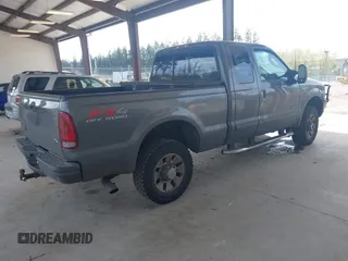 2003 Ford Super Duty F-250 XL with VIN 1FTNX21F33EA22565, listed as a IAAI auction lot 42004045 with 252,604 mi miles. Bid and sale history available at carsss.com. Image 4.