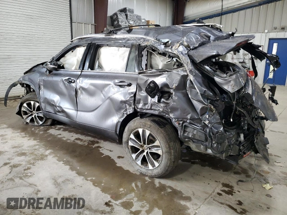 2021 Toyota Highlander XLE with VIN 5TDHZRBH4MS546755, listed as a Copart auction lot 49583525 with Not provided miles and Salvage title. Bid and sale history available at DreamBid. Image 2.