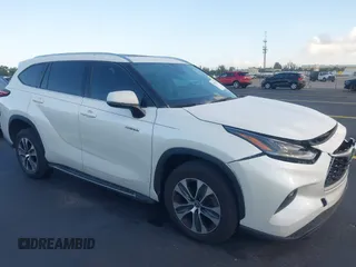 2021 Toyota Highlander Hybrid XLE z VIN 5TDGARAH3MS506073, wystawiony jako IAAI lot #42192011 z przebiegiem 133 207 mil mil oraz . Historia ofert i sprzedaży dostępna na DreamBid. Obrazek 1.