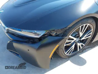 2017 BMW i8 with VIN WBY2Z2C36HV676644, listed as a IAAI auction lot 40525323 with 29,962 mi miles. Bid and sale history available at carsss.com. Image 19.