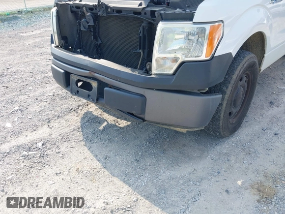 2013 Ford F-150 XL z VIN 1FTMF1CM6DFC50916, wystawiony jako IAAI lot #42417092 z przebiegiem 274 435 mil mil oraz . Historia ofert i sprzedaży dostępna na DreamBid. Obrazek 17.