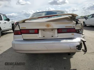 1998 Toyota Camry LE z VIN JT2BF28K4W0114447, wystawiony jako Copart lot #50846275 z przebiegiem 288 989 mil mil oraz Szkoda całkowita • Salvage title. Historia ofert i sprzedaży dostępna na DreamBid. Obrazek 6.