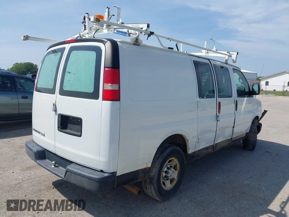2011 Chevrolet Express Cargo z VIN 1GCWGFBA2B1105523, wystawiony jako IAAI lot #39967800 z przebiegiem 208 682 mil mil oraz . Historia ofert i sprzedaży dostępna na DreamBid. Obrazek 4.
