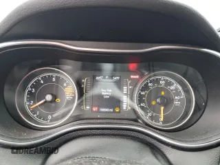 2019 Jeep Cherokee Latitude Plus z VIN 1C4PJLLB9KD454527, wystawiony jako Copart lot #50931235 z przebiegiem 108 543 mil mil oraz Szkoda całkowita • Salvage title. Historia ofert i sprzedaży dostępna na DreamBid. Obrazek 9.