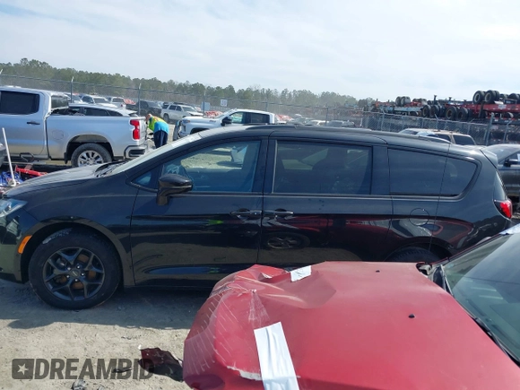 2019 Chrysler Pacifica Limited 35th Anniversary with VIN 2C4RC1GG3KR617683, listed as a IAAI auction lot 41661949 with 79,779 mi miles and . Bid and sale history available at DreamBid. Image 14.