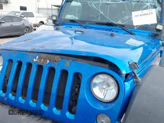 2015 Jeep Wrangler Unlimited Rubicon with VIN 1C4BJWFG5FL558348, listed as a IAAI auction lot 41460025 with 106,012 mi miles. Bid and sale history available at carsss.com. Image 6.