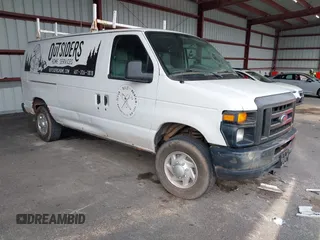 2009 Ford Econoline Cargo Commercial z VIN 1FTSE34LX9DA27499, wystawiony jako IAAI lot #42441263 z przebiegiem 202 786 mil mil oraz . Historia ofert i sprzedaży dostępna na DreamBid. Obrazek 1.