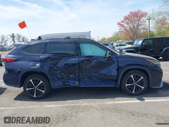 2021 Toyota Highlander XSE z VIN 5TDLZRBH6MS076951, wystawiony jako IAAI lot #42119033 z przebiegiem 52 538 mil mil oraz . Historia ofert i sprzedaży dostępna na DreamBid. Obrazek 13.