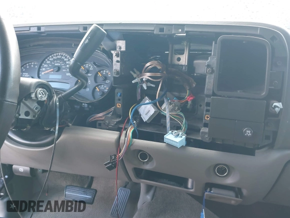 2005 Chevrolet Tahoe LT with VIN 1GNEC13T15R213638, listed as a IAAI auction lot 41787524 with 153,709 mi miles and . Bid and sale history available at DreamBid. Image 6.