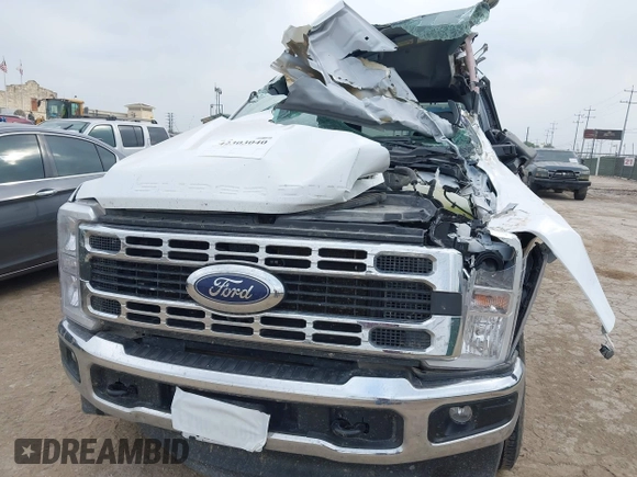 2024 Ford F-250 XL with VIN 1FT7W2BT5RED79934, listed as a IAAI auction lot 42303040 with 39,011 mi miles and . Bid and sale history available at DreamBid. Image 12.