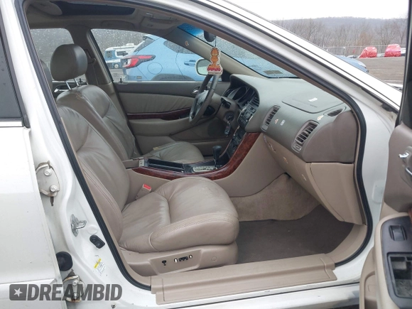 2001 Acura TL with VIN 19UUA56641A033216, listed as a IAAI auction lot 41990006 with 298,562 mi miles. Bid and sale history available at carsss.com. Image 5.