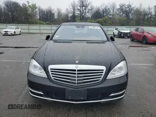 2010 Mercedes-Benz S 550 z VIN WDDNG8GB9AA335198, wystawiony jako Copart lot #57104175 z przebiegiem 43 121 mil mil oraz Szkody całkowita. Historia ofert i sprzedaży dostępna na DreamBid. Obrazek 5.