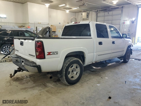 2004 Chevrolet Silverado 1500 Crew Cab LS with VIN 2GCEK13T041419603, listed as a Copart auction lot 57208774 with 179,514 mi miles and Salvage Title. Bid and sale history available at carsss.com. Image 3.