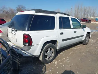 2005 Chevrolet TrailBlazer LS with VIN 1GNET16S156131333, listed as a IAAI auction lot 41673495 with 188,840 mi miles. Bid and sale history available at carsss.com. Image 4.