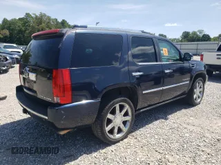 2008 Cadillac Escalade z VIN 1GYEC63858R207681, wystawiony jako Copart lot #60564815 z przebiegiem 98 240 mil mil oraz Czysty tytuł • Clean title. Historia ofert i sprzedaży dostępna na DreamBid. Obrazek 3.