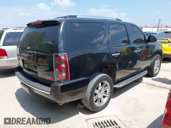 2008 GMC Yukon Denali z VIN 1GKFK63868J212274, wystawiony jako IAAI lot #42325441 z przebiegiem 272 701 mil mil oraz . Historia ofert i sprzedaży dostępna na DreamBid. Obrazek 4.