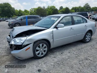 2006 Kia Optima LX z VIN KNAGE124565037429, wystawiony jako Copart lot #59799785 z przebiegiem 153 922 mil mil oraz Czysty tytuł • Clean title. Historia ofert i sprzedaży dostępna na DreamBid. Obrazek 1.
