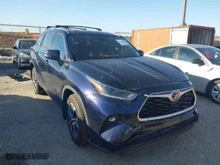 2021 Toyota Highlander XLE with VIN 5TDGZRAHXMS538009, listed as a IAAI auction lot 41761568 with 65,059 mi miles. Bid and sale history available at carsss.com. Image 1.
