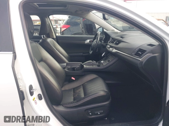 2013 Lexus CT 200h z VIN JTHKD5BH2D2147927, wystawiony jako IAAI lot #42053756 z przebiegiem 160 896 mil mil oraz . Historia ofert i sprzedaży dostępna na DreamBid. Obrazek 5.