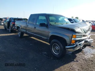 2000 Chevrolet Silverado 3500 z VIN 1GCHK33R9YF410023, wystawiony jako IAAI lot #42033898 z przebiegiem 304 613 mil mil oraz . Historia ofert i sprzedaży dostępna na DreamBid. Obrazek 1.