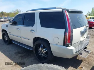 2007 Cadillac Escalade z VIN 1GYFK63857R355240, wystawiony jako IAAI lot #42165120 z przebiegiem Nie podano mil oraz . Historia ofert i sprzedaży dostępna na DreamBid. Obrazek 3.