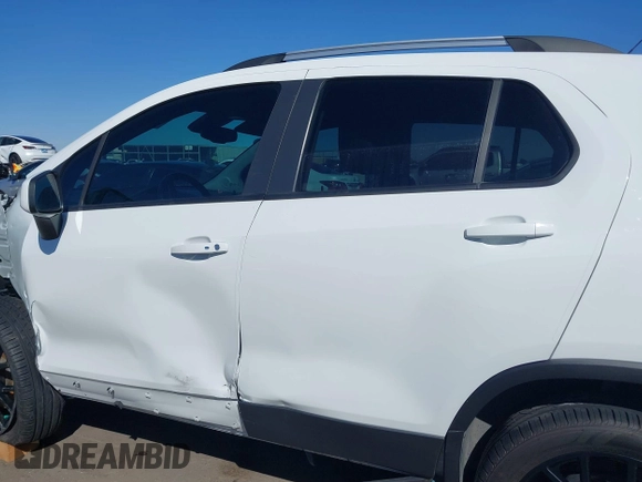 2022 Chevrolet Trax LT with VIN KL7CJLSM1NB512337, listed as a IAAI auction lot 41828625 with 40,877 mi miles. Bid and sale history available at carsss.com. Image 15.