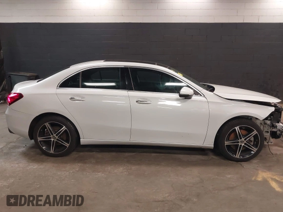 2019 Mercedes-Benz A 220 z VIN WDD3G4FB7KW022043, wystawiony jako IAAI lot #42018688 z przebiegiem 55 403 mil mil oraz . Historia ofert i sprzedaży dostępna na DreamBid. Obrazek 14.