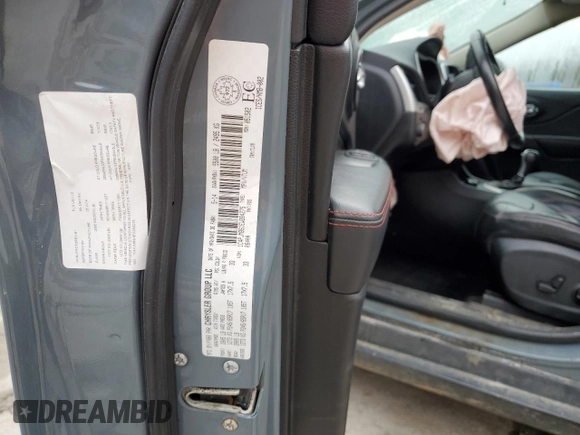 2014 Jeep Cherokee Trailhawk z VIN 1C4PJMBS1EW284275, wystawiony jako Copart lot #80191034 z przebiegiem 105 398 mil mil oraz Szkoda całkowita • Salvage title. Historia ofert i sprzedaży dostępna na DreamBid. Obrazek 15.