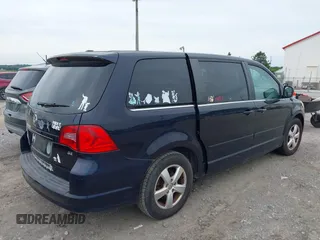 2010 Volkswagen Routan SE z VIN 2V4RW3D15AR272566, wystawiony jako IAAI lot #42355601 z przebiegiem 186 000 mil mil oraz . Historia ofert i sprzedaży dostępna na DreamBid. Obrazek 4.