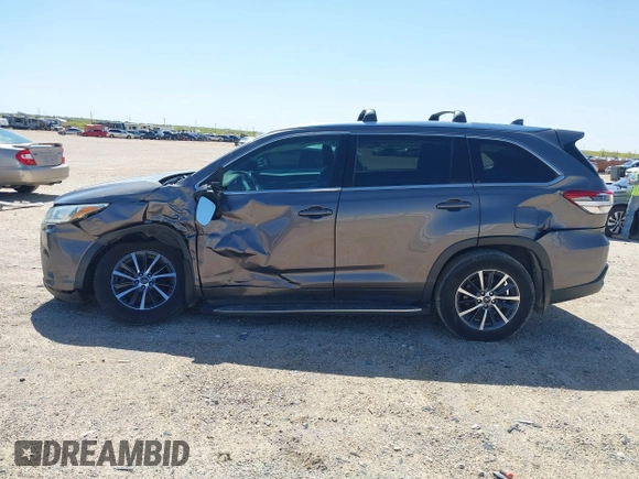 2017 Toyota Highlander XLE with VIN 5TDKZRFH1HS511984, listed as a IAAI auction lot 41948237 with 119,494 mi miles and . Bid and sale history available at DreamBid. Image 14.