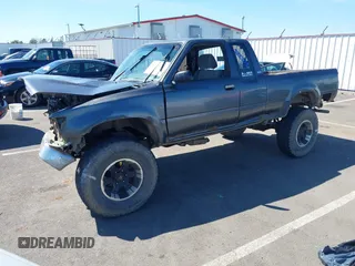 1990 Toyota Pickup SR5 z VIN JT4VN13G7L5019822, wystawiony jako IAAI lot #42194555 z przebiegiem 255 628 mil mil oraz . Historia ofert i sprzedaży dostępna na DreamBid. Obrazek 19.