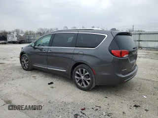 2018 Chrysler Pacifica Limited z VIN 2C4RC1GGXJR115221, wystawiony jako Copart lot #52903055 z przebiegiem 83 838 mil mil oraz Szkody całkowita. Historia ofert i sprzedaży dostępna na DreamBid. Obrazek 2.