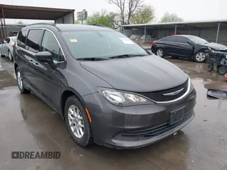 2020 Chrysler Voyager LXi z VIN 2C4RC1DG6LR164553, wystawiony jako IAAI lot #41922250 z przebiegiem 129 969 mil mil oraz . Historia ofert i sprzedaży dostępna na DreamBid. Obrazek 1.