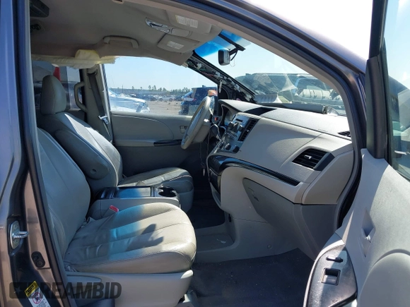 2011 Toyota Sienna LE AAS with VIN 5TDKK3DC0BS103380, listed as a IAAI auction lot 41855259 with 216,022 mi miles. Bid and sale history available at carsss.com. Image 5.