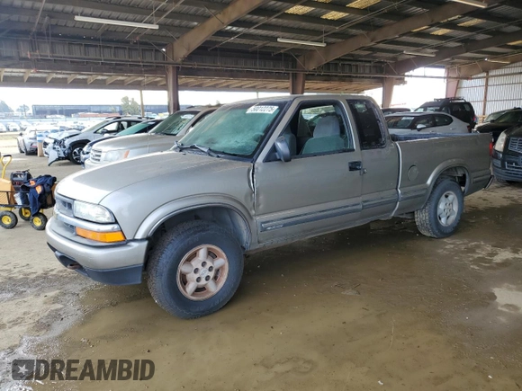 2002 Chevrolet S-10 LS with VIN 1GCDT19WX28203312, listed as a Copart auction lot 50012275 with 253,514 mi miles and Clean Title. Bid and sale history available at carsss.com. Image 1.