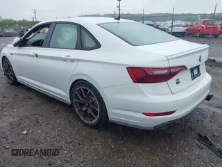 2020 Volkswagen Jetta GLI S z VIN 3VW5T7BU9LM091404, wystawiony jako IAAI lot #42300830 z przebiegiem 46 851 mil mil oraz . Historia ofert i sprzedaży dostępna na DreamBid. Obrazek 3.