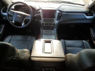 2015 Chevrolet Tahoe LTZ z VIN 1GNSKCKC5FR100084, wystawiony jako Copart lot #68003764 z przebiegiem Nie podano mil oraz Czysty tytuł • Clean title. Historia ofert i sprzedaży dostępna na DreamBid. Obrazek 8.