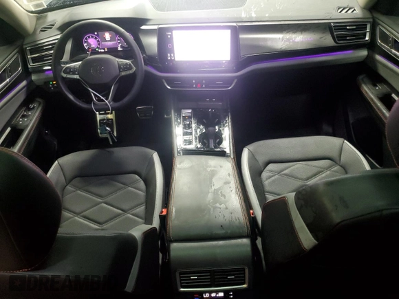 2024 Volkswagen Atlas Peak Edition SE with VIN 1V2CR2CA1RC567900, listed as a Copart auction lot 62120085 with 10,030 mi miles and Salvage title. Bid and sale history available at DreamBid. Image 8.
