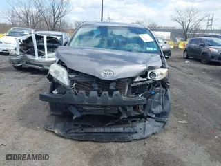 2014 Toyota Sienna LE AAS with VIN 5TDKK3DC1ES462368, listed as a IAAI auction lot 41877913 with 158,846 mi miles. Bid and sale history available at carsss.com. Image 12.