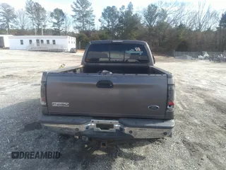 2005 Ford F-250 XL z VIN 1FTSW21565EA07042, wystawiony jako IAAI lot #41591458 z przebiegiem 254 824 mil mil oraz . Historia ofert i sprzedaży dostępna na DreamBid. Obrazek 16.