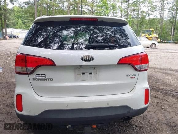 2014 Kia Sorento EX with VIN 5XYKU4A70EG516330, listed as a IAAI auction lot 42462400 with 146,221 mi miles and . Bid and sale history available at DreamBid. Image 16.