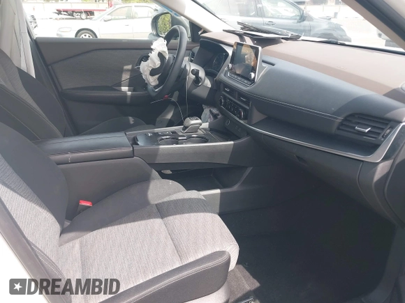 2021 Nissan Rogue S z VIN JN8AT3AA0MW011687, wystawiony jako IAAI lot #42034547 z przebiegiem 50 989 mil mil oraz . Historia ofert i sprzedaży dostępna na DreamBid. Obrazek 5.