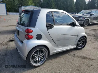 2009 Smart fortwo Pure z VIN WMEEJ31X89K276221, wystawiony jako Copart lot #57912565 z przebiegiem 118 701 mil mil oraz Szkody całkowita. Historia ofert i sprzedaży dostępna na DreamBid. Obrazek 3.