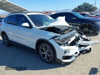 2016 BMW X1 xDrive28i z VIN WBXHT3C32G5E51855, wystawiony jako IAAI lot #41634237 z przebiegiem 69 101 mil mil oraz . Historia ofert i sprzedaży dostępna na DreamBid. Obrazek 1.