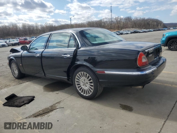 2007 Jaguar XJ Vanden Plas z VIN SAJWA82B67SH13461, wystawiony jako Copart lot #49654865 z przebiegiem 151 298 mil mil oraz Szkoda całkowita • Salvage title. Historia ofert i sprzedaży dostępna na DreamBid. Obrazek 2.